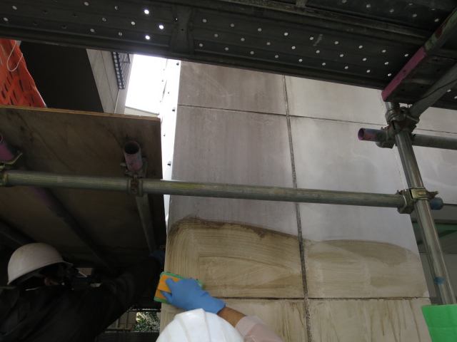 ライムストーン外壁のカビ除去洗浄と浸透性コート