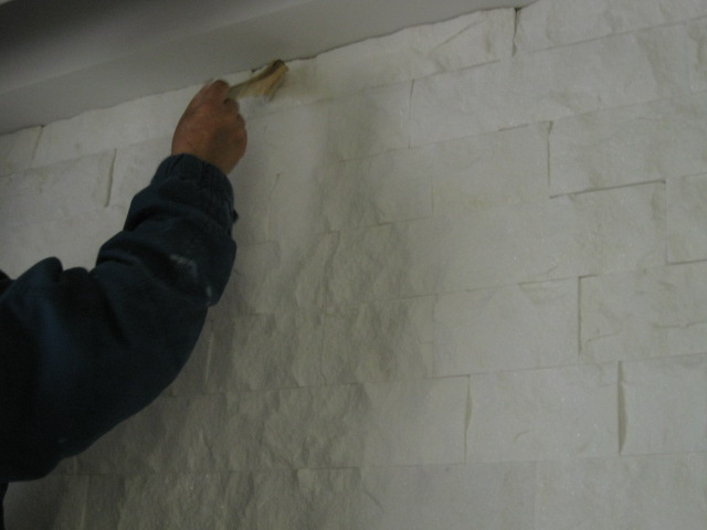 大理石（タソス）壁に汚れ防止剤塗布
