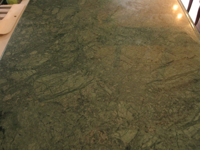 大理石テーブル(蛇紋岩）のダイヤモンド研磨