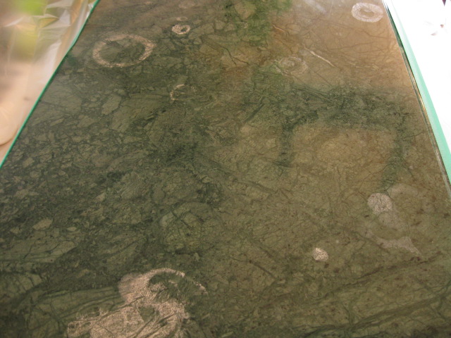 大理石テーブル(蛇紋岩）のダイヤモンド研磨