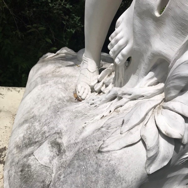 ビアンコ（白大理石）の彫刻洗浄｜施工例一覧｜石材メンテナンス・石材